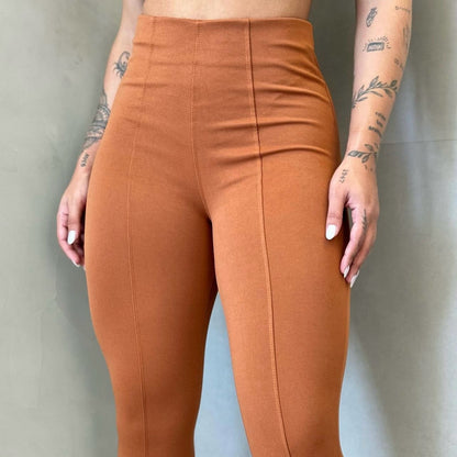 Calça Zara cor caramelo cos-alto