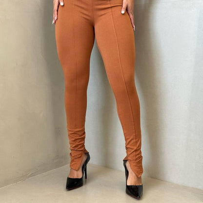 Calça Zara cor caramelo cos-alto